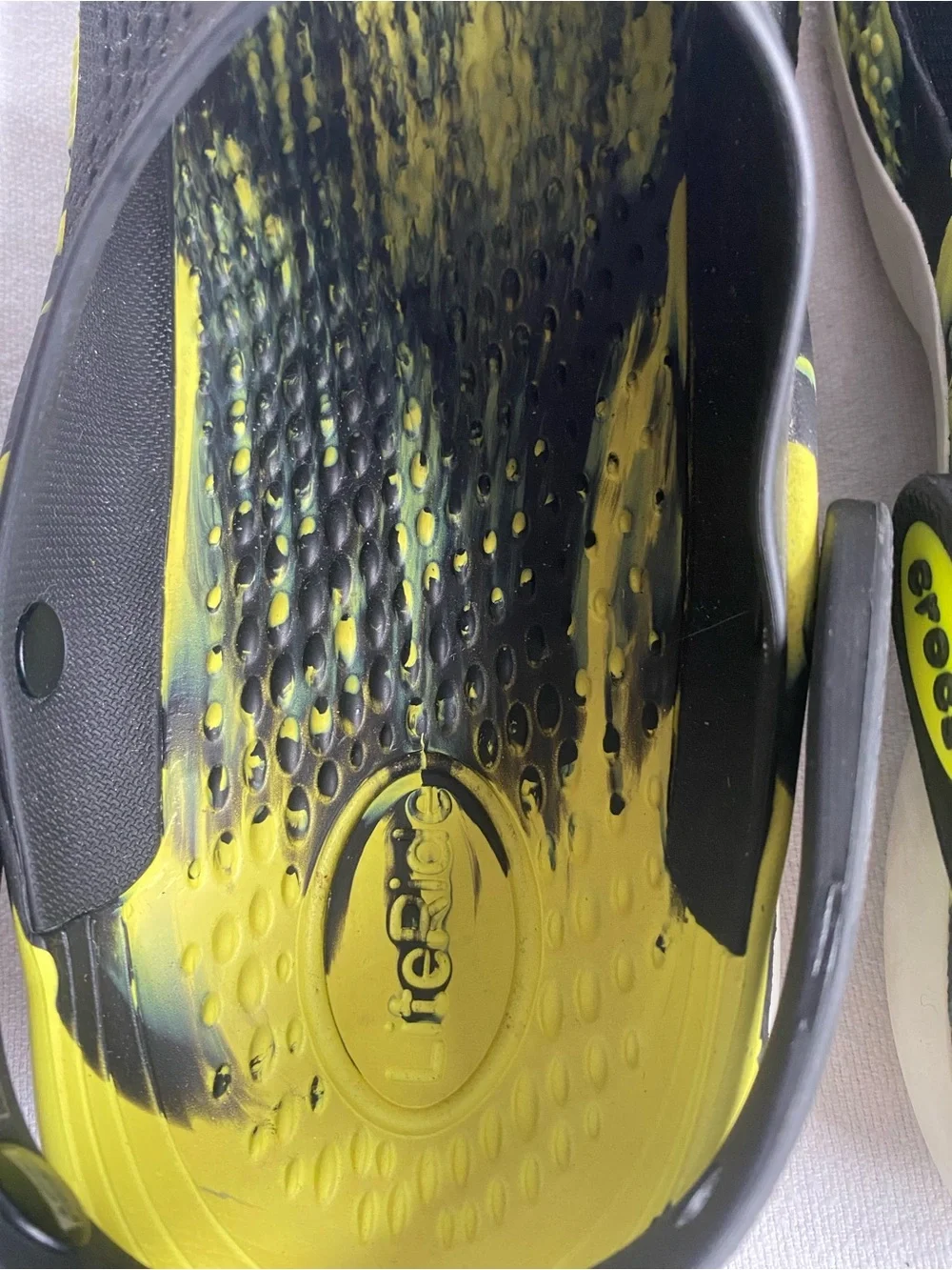 CROCS LiteRide 360 Marbled Clog in Black and Neon Yellow